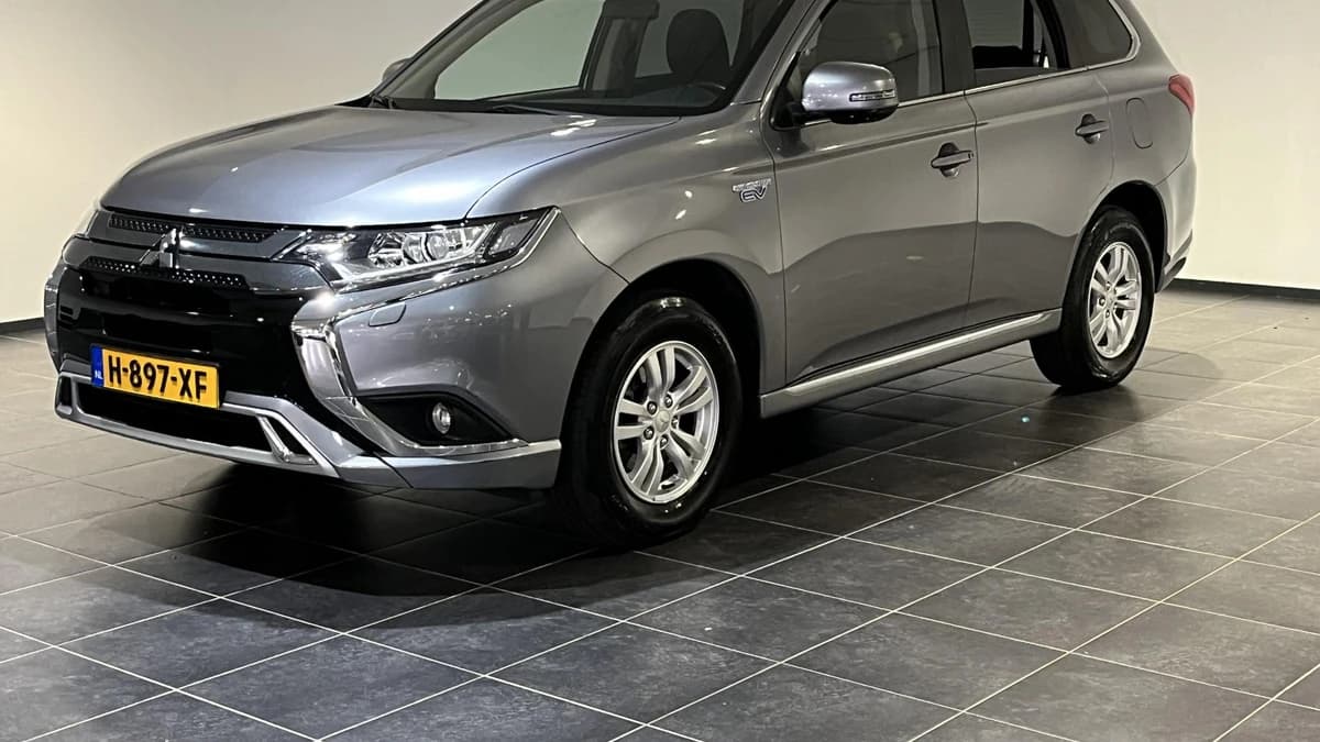 Mitsubishi Outlander — foto 1
