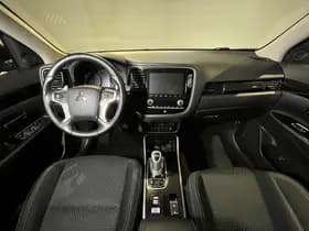 Mitsubishi Outlander thumbnail 3