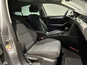 Volkswagen Passat thumbnail 25