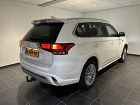 Mitsubishi Outlander thumbnail 2