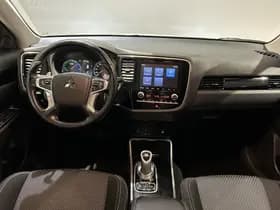 Mitsubishi Outlander thumbnail 3