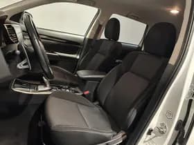Mitsubishi Outlander thumbnail 7