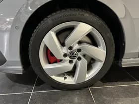 Volkswagen Golf thumbnail 25