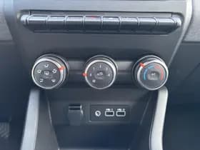 Renault Clio thumbnail 11