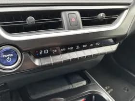 Lexus UX thumbnail 12