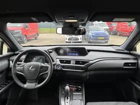 Lexus UX thumbnail 3