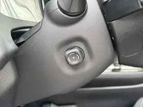 Lexus UX thumbnail 25