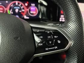 Volkswagen Golf thumbnail 24
