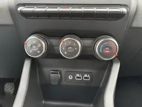 Renault Clio thumbnail 12