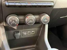 Renault Clio thumbnail 12