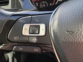 Volkswagen Golf thumbnail 18