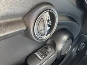 MINI Cooper thumbnail 5