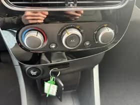 Renault Clio thumbnail 12