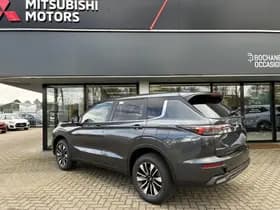 Mitsubishi Outlander thumbnail 3
