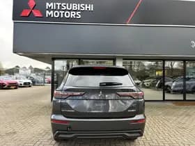 Mitsubishi Outlander thumbnail 4