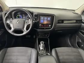 Mitsubishi Outlander thumbnail 3
