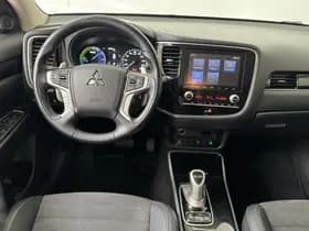 Mitsubishi Outlander thumbnail 9