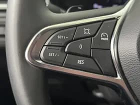 Renault Captur thumbnail 16