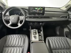 Mitsubishi Outlander thumbnail 3