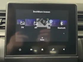 Renault Captur thumbnail 35