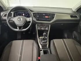 Volkswagen T-Roc thumbnail 3