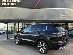 Mitsubishi Outlander thumbnail 3