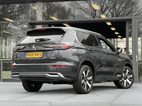 Mitsubishi Outlander thumbnail 2