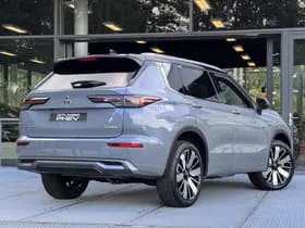 Mitsubishi Outlander thumbnail 2