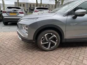 Mitsubishi Eclipse Cross thumbnail 3