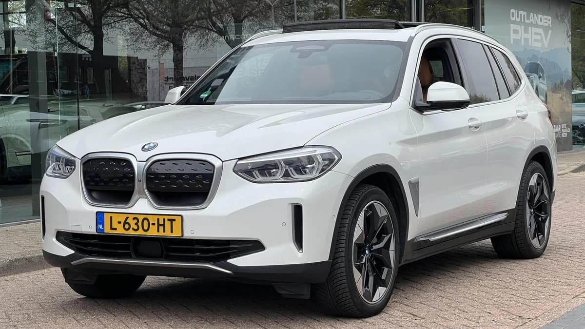 BMW iX3 — foto 1