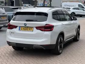 BMW iX3 thumbnail 4