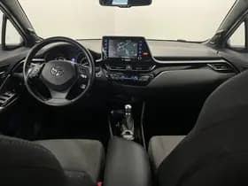 Toyota C-HR thumbnail 3