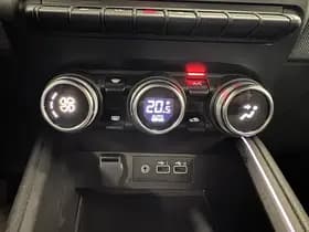 Renault Clio thumbnail 12