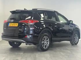 Toyota RAV4 thumbnail 2