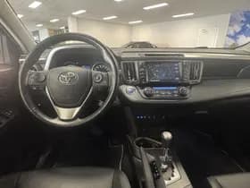 Toyota RAV4 thumbnail 3