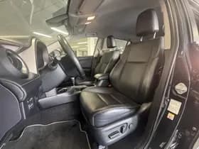 Toyota RAV4 thumbnail 7