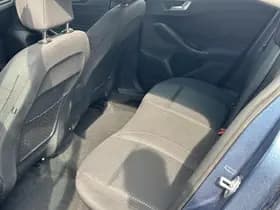 Ford Focus thumbnail 8