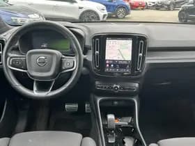 Volvo XC40 thumbnail 3