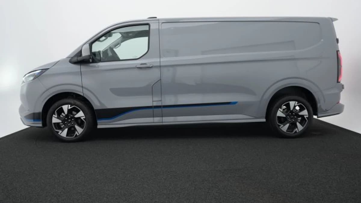 Ford Transit Custom 320 2.5 PHEV L2H1 Sport — foto 1