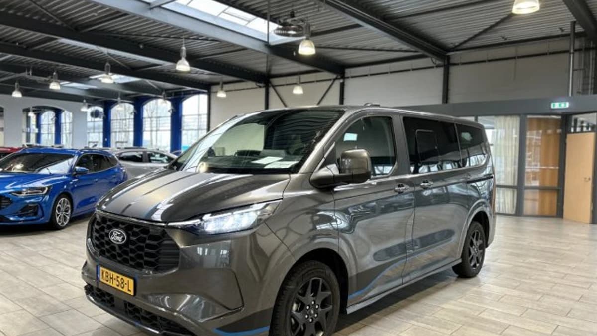 Ford Tourneo Custom Sport 340 2.5 PHEV 233 pk L1 8 persoons — foto 1