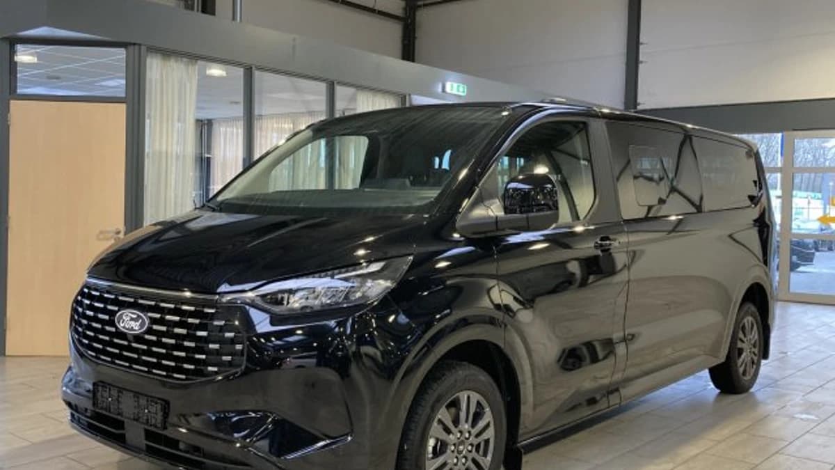 Ford Tourneo Custom Titanium X 340 2.5 PHEV 233 pk L2 9 persoons — foto 1