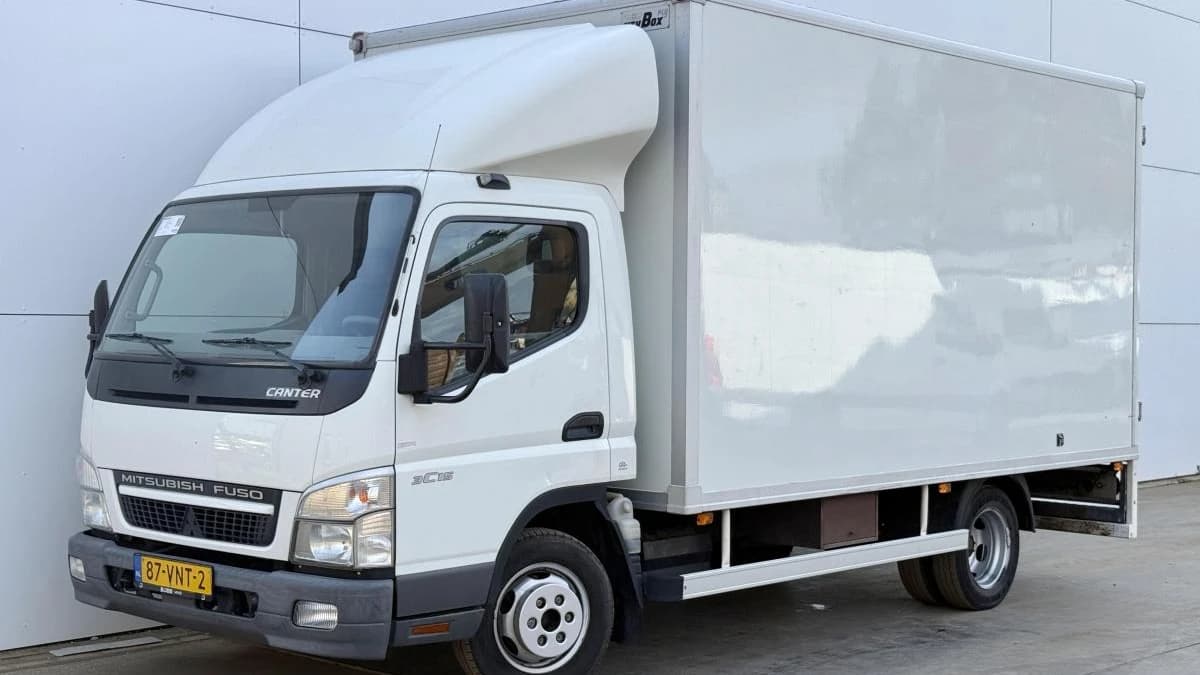 Mitsubishi Fuso canter 3c15 30l — foto 1
