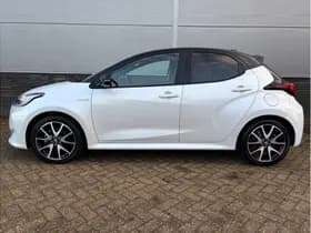 Toyota Yaris 1.5 Hybrid Executive Limited thumbnail 4