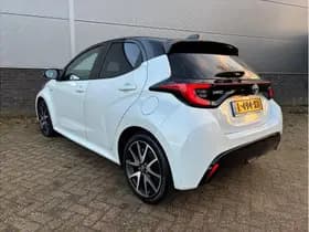 Toyota Yaris 1.5 Hybrid Executive Limited thumbnail 8