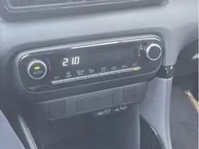 Toyota Yaris 1.5 Hybrid 115 First Edition Demonstratie Auto ! thumbnail 12