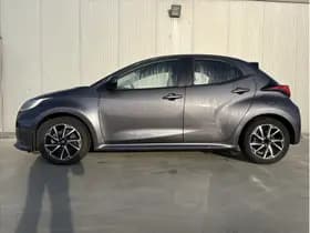 Toyota Yaris 1.5 Hybrid Dynamic thumbnail 3