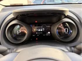 Toyota Yaris 1.5 Hybrid Dynamic thumbnail 8