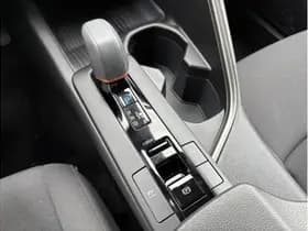 Toyota C-HR thumbnail 6