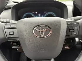 Toyota C-HR thumbnail 9