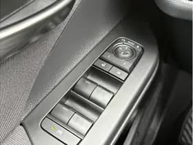 Toyota C-HR thumbnail 10